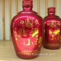 Shaoxing licor empaquetado en rojo y oro